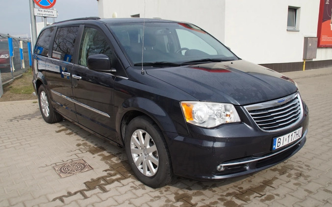 Chrysler Town &amp; Country cena 54999 przebieg: 142000, rok produkcji 2014 z Białystok małe 172